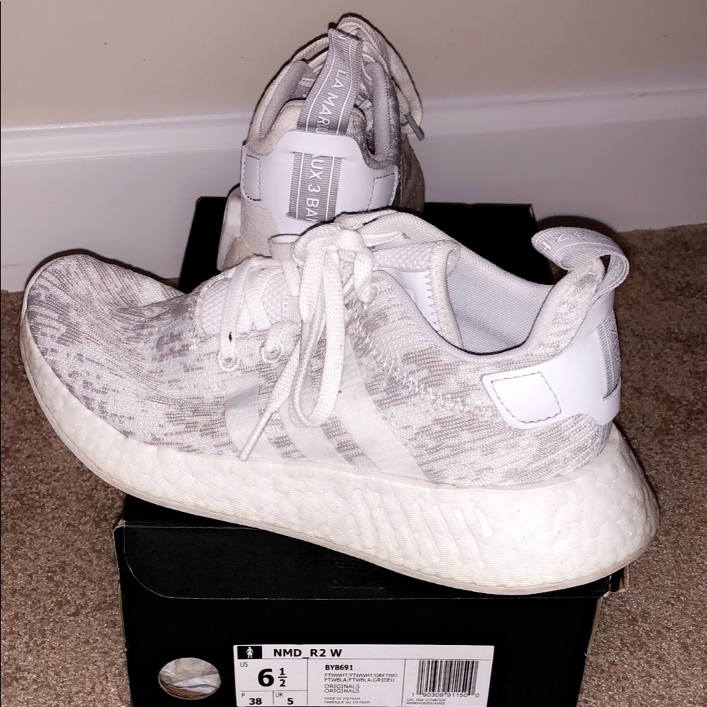 NMD R2 W